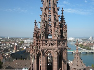 Вид с обзорной площадки одной из башен кафедрального собора (Швейцария)
