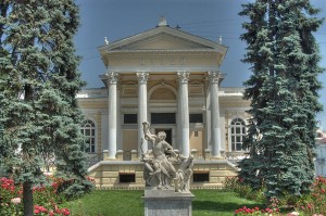 Точная копия ватиканской скульптуры "Лаокоон и сыновья" у Археологического музея Одессы (Одесса и область)