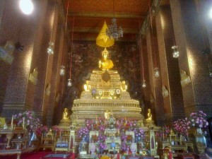 Один из храмов Бангкока (Тайланд)