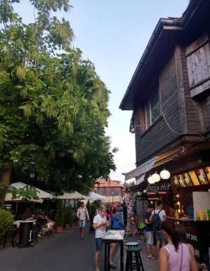 Улочки Старого Несебра застроены двухэтажными деревянными домиками, выполненными в стиле болгарского барокко  (Разное)