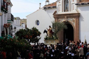 Один из религиозных праздников в Компете, на который собирается большинство жителей деревни (Испания)