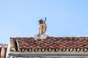 В Хенальгуасиле даже каминные трубы оформлены необычно (Испания)