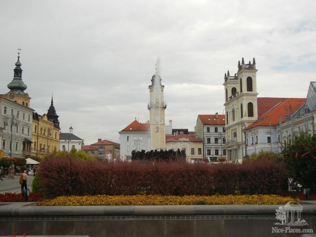 Площадь Словацкого Народного Восстания (namestie SNP) - Баньска-Быстрица (Banská Bystrica), Словакия