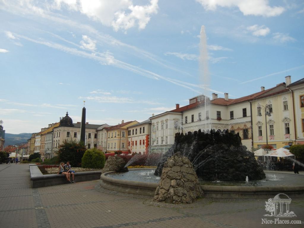 Площадь Словацкого Народного Восстания (namestie SNP) - Баньска-Быстрица (Banská Bystrica), Словакия