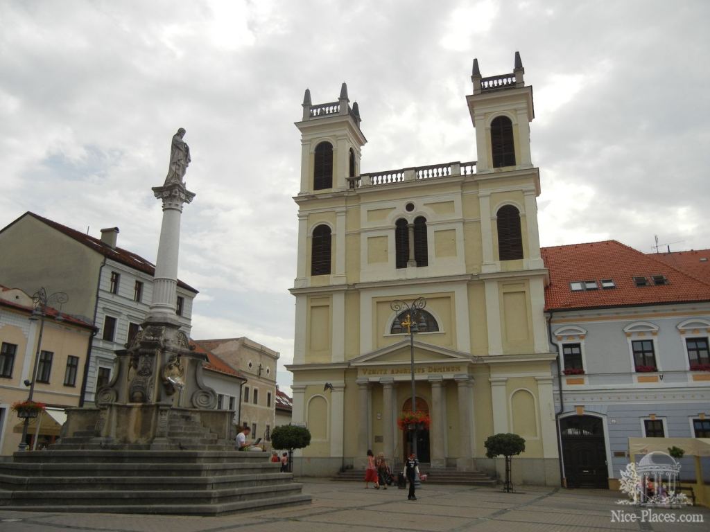 Костел Св. Франтишка и колонна Девы Марии - Баньска-Быстрица (Banská Bystrica), Словакия