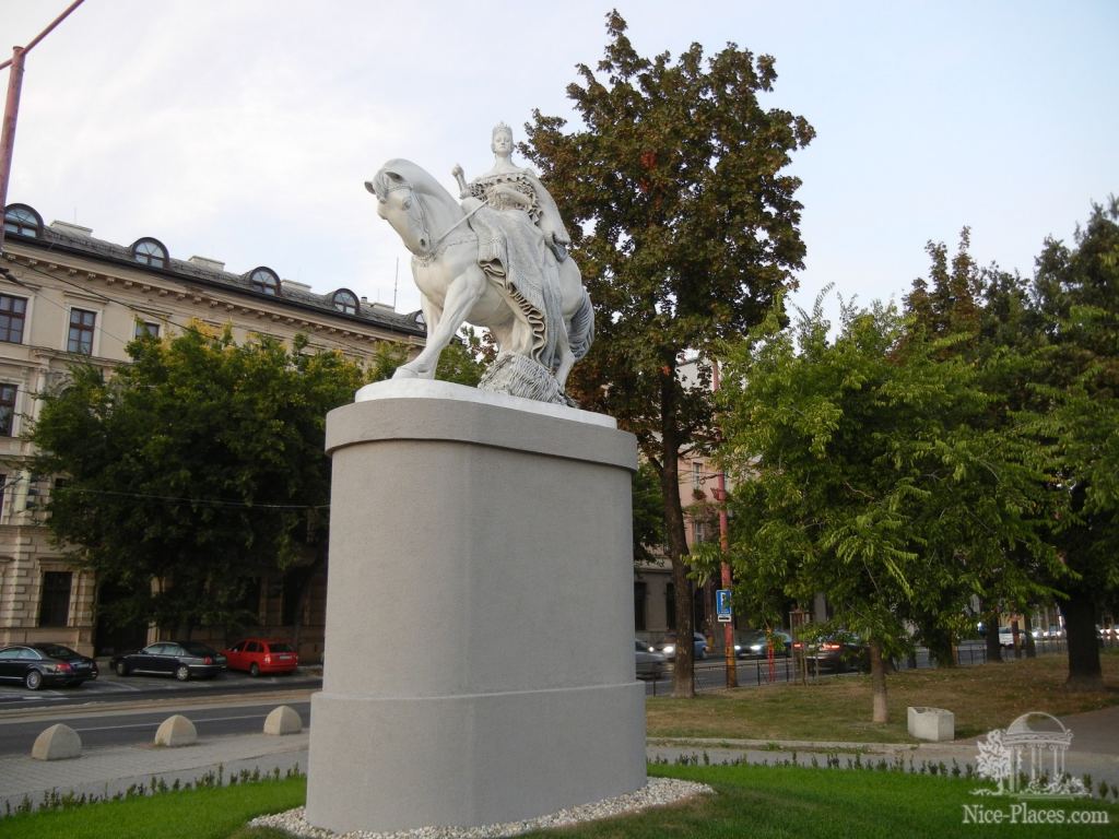 Памятник Марии Терезии - Братислава - столица Словакии