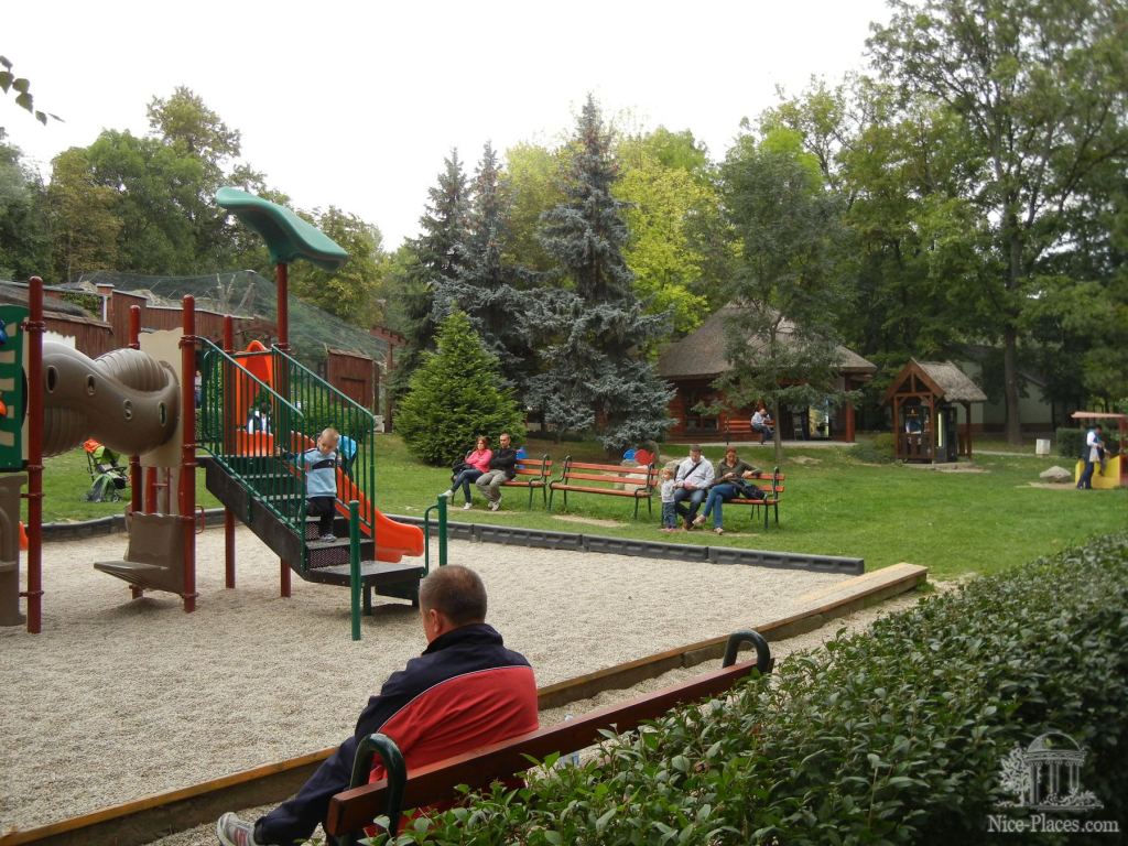 Еще одно площадка для детей - Братиславский зоопарк - взгляд на таинства природы