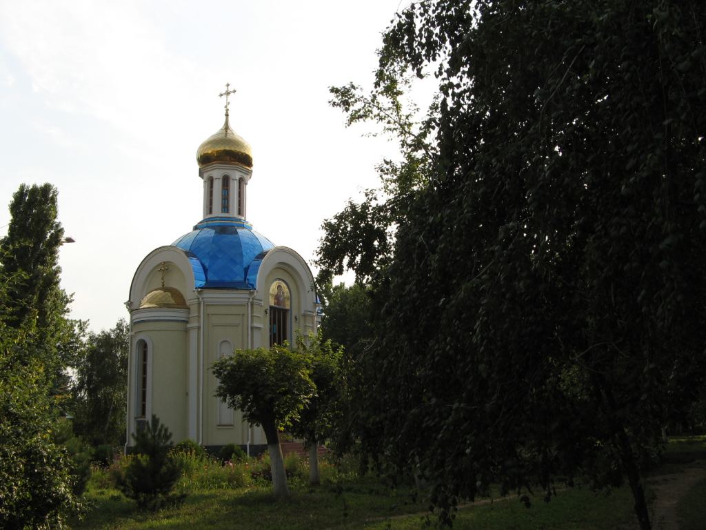 Церквушка недалеко от роддома - Ильичевск и музей фарфора