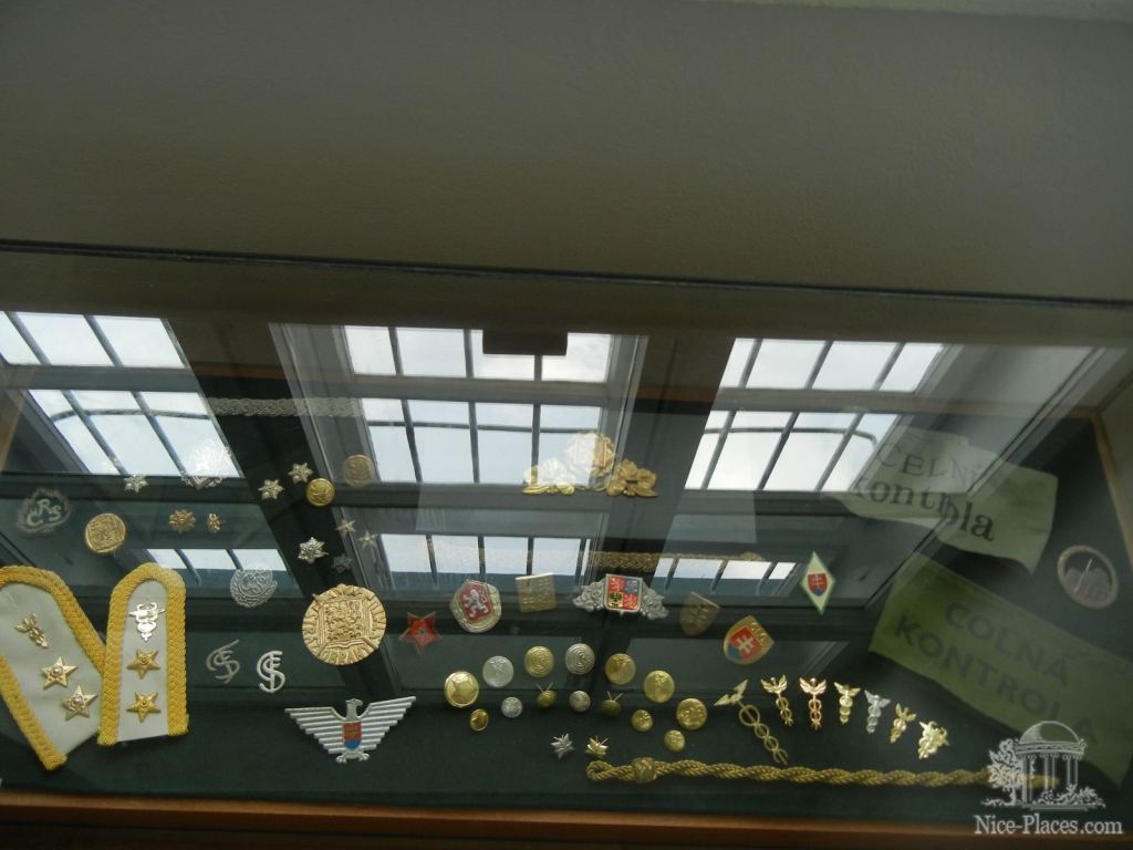 Знаки отличия, нашивки и звёздочки - Музей таможни в Братиславе
