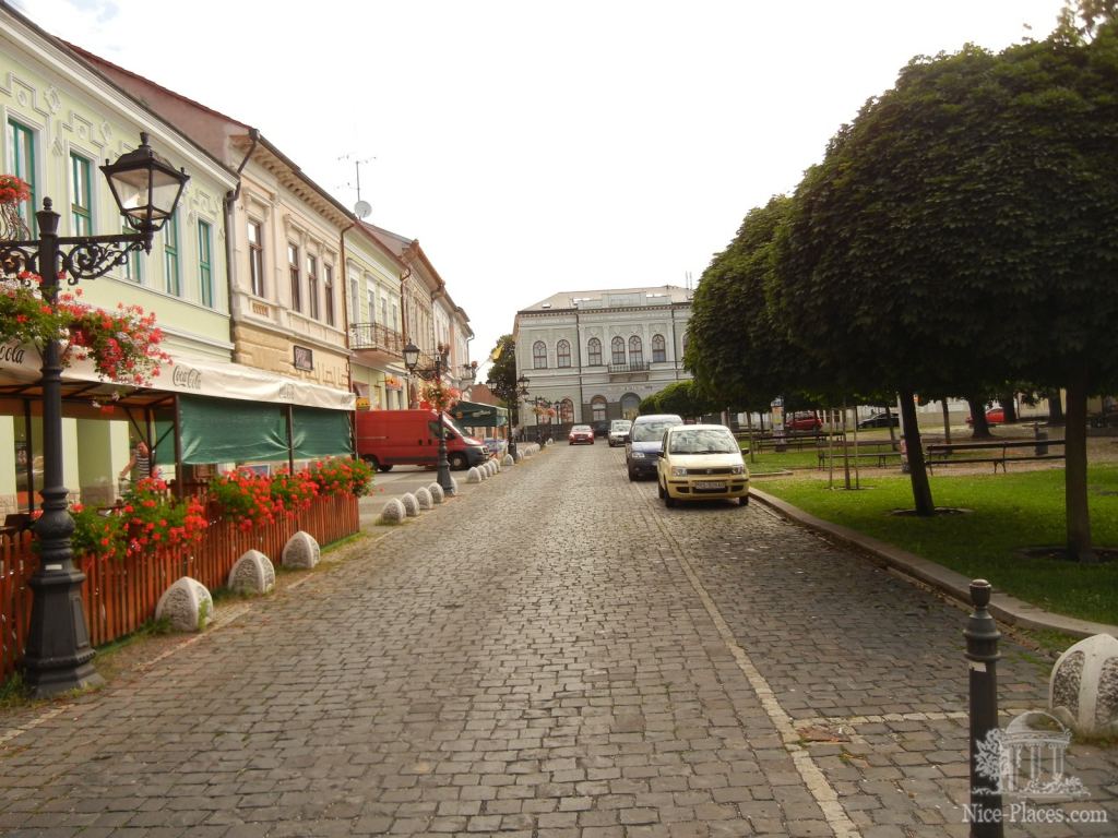 Budovy na hlavnom námestí - Римавска Собота, Словакия