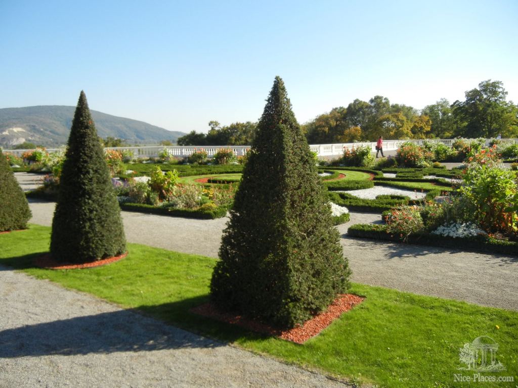 Замковый парк в Schloss Hof - Замок Шлосс Хоф (Schloss Hof) в Австрии