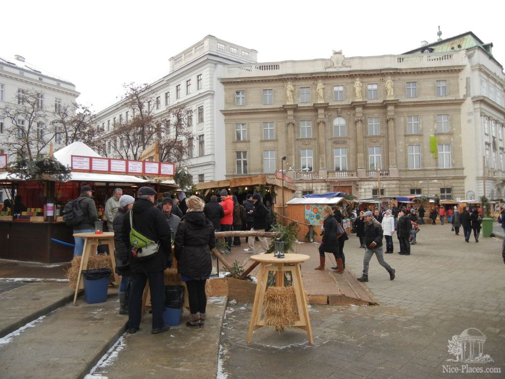Рождественская ярмарка на Карлскирхе плац - Рождество в Вене 2012 - фотоотчет очевидцев