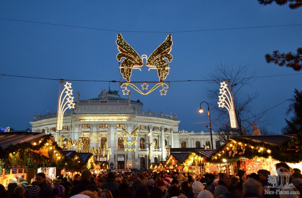 Вид на городской театр со стороны ратуши.  - Рождество в Вене 2012 - фотоотчет очевидцев