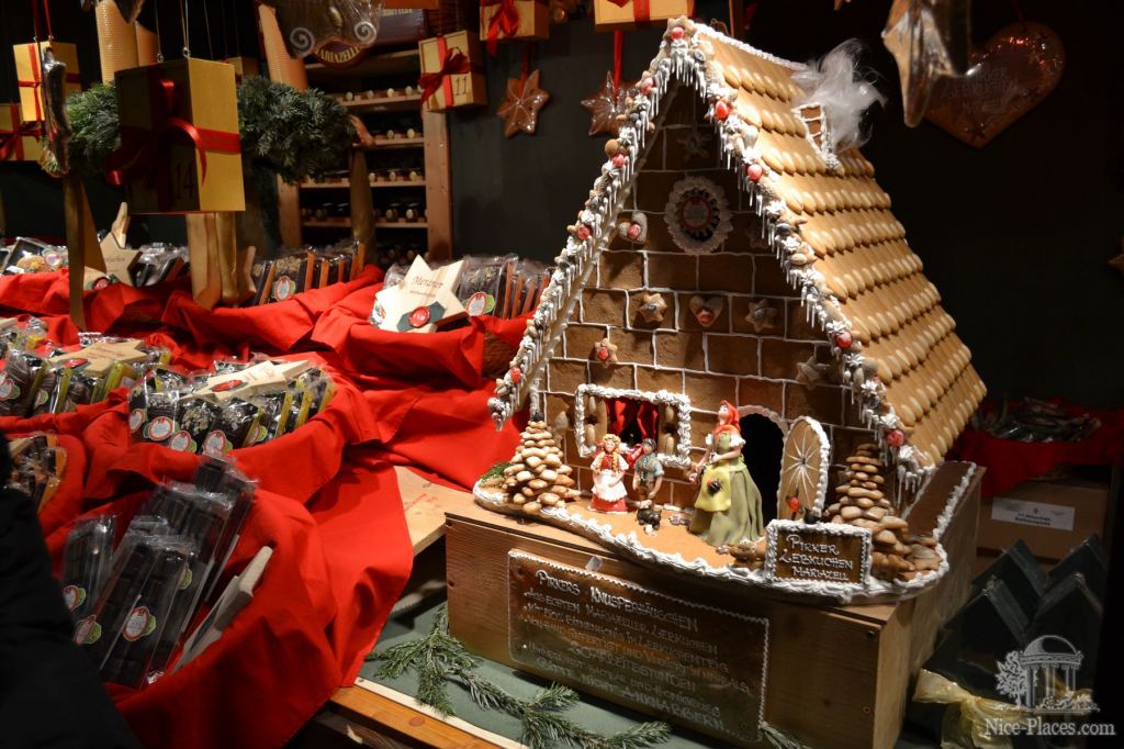 Огромный пряничный домик. На ярмарке у Ратуши - Рождество в Вене 2012 - фотоотчет очевидцев