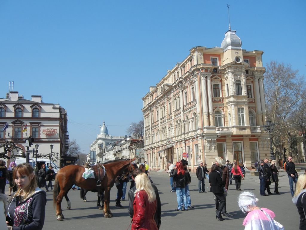 Дом Навроцкого тоже нельзя было не снять - Одесская Юморина 2011