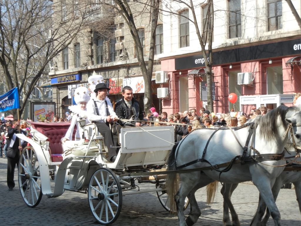 Везут шахматных короля и королеву - Одесская Юморина 2011