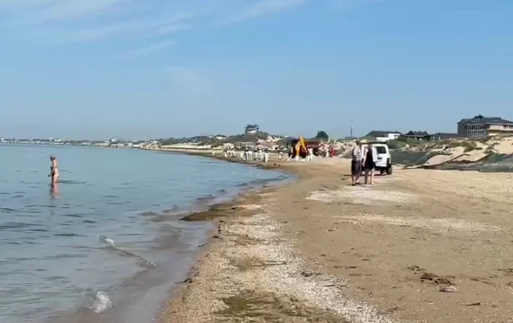 Жара в Анапе: туристы купаются, несмотря на запрет Жара в Анапе: туристы купаются, несмотря на запрет
