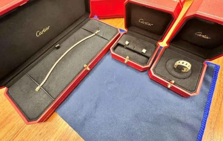 Таможенники в Шереметьево нашли у пассажирки из Дубая целую сумку с Cartier