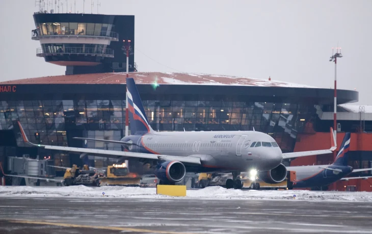 Аэропорт Шереметьево возобновил прием самолетов после снежного коллапса