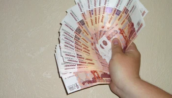 Туристы усомнились в статистике о средней зарплате 200 тысяч рублей в Москве