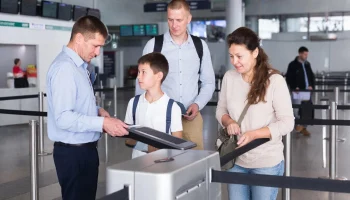 Выезд с ребенком за границу в 2026 году: нужно ли согласие второго родителя