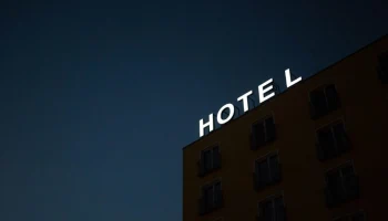 В Европе тысячи отелей подали коллективный иск против Booking.com