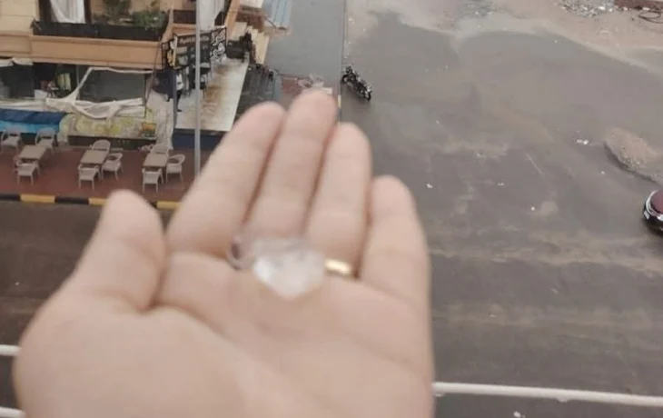 Хургаду накрыл дождь с градом: туристы прячутся в отелях