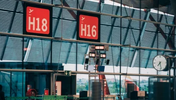 Туристы пожаловались на русскоговорящих попрошаек в аэропорту Стамбула