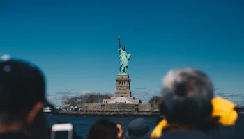 Туристическая виза в США подорожает сразу на 250 долларов