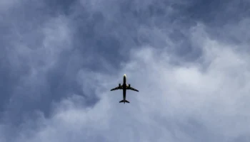 Туроператоры отменяют часть туров в Таиланд и Вьетнам на рейсах AZUR air