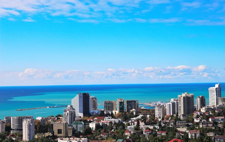 Задержки рейсов в аэропорту Сочи достигают 19 часов