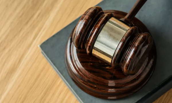 Пассажиры хотят отсудить у &laquo;России&raquo; миллион рублей из-за плохо пахнущего попутчика