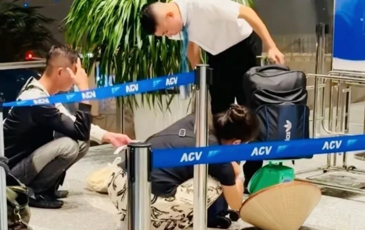 «Как на рынке»: пассажиры пожаловались на Vietnam Airlines из-за некрасивых весов для ручной клади