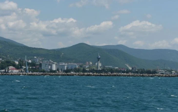 Все в липком налете: в Туапсе накрыли черные дожди