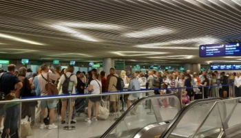 Туристы пожаловались на «коллапс на паспортном контроле» в аэропорту Внуково