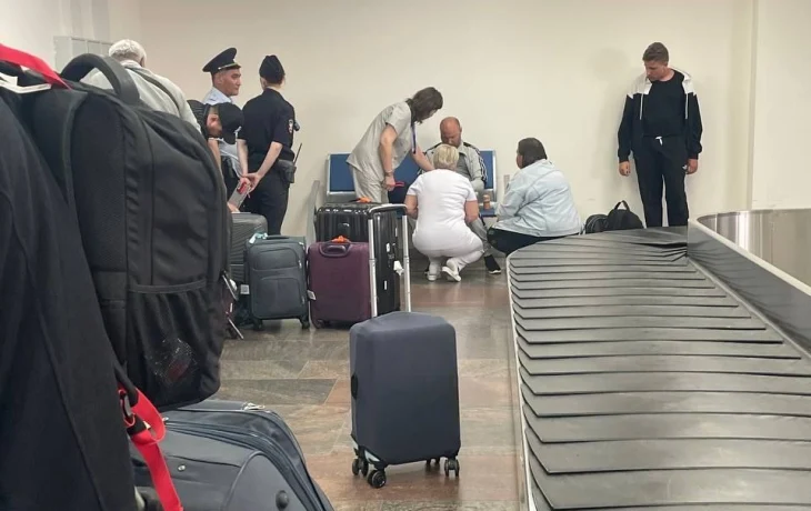 В аэропорту Оренбурга пассажиры самостоятельно откачивали туриста, прилетевшего из Антальи В аэропорту Оренбурга пассажиры самостоятельно откачивали туриста, прилетевшего из Антальи