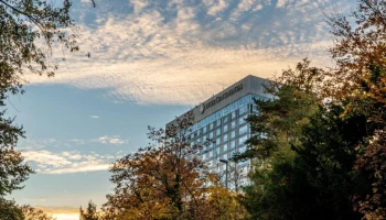 Историческое место: чем известен отель, где проходят переговоры по Украине