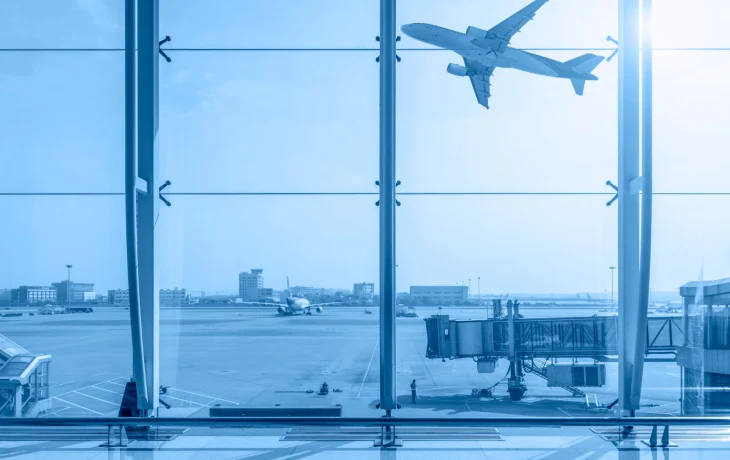Аэропорты обяжут информировать пассажиров об услугах при задержках рейсов