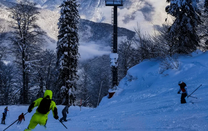 На Красной Поляне в Сочи снегопад и пробки подняли цены на такси