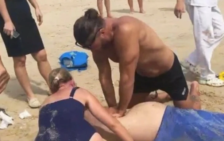 Во Вьетнаме российских туристов унесло отбойное течение Во Вьетнаме российских туристов унесло отбойное течение