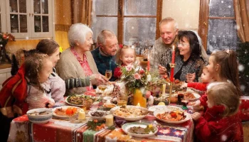 Без домашнего сала и оливье из магазина: рекомендации Роспотребнадзора на Новый год