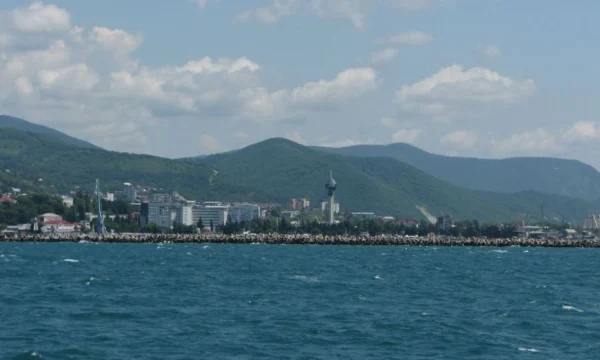 Все в липком налете: в Туапсе накрыли черные дожди