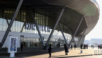 Снегопад и ветер на 15 часов задержали рейс из Самары на Фукуок