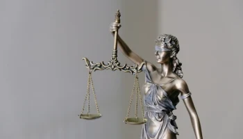 Пассажиры отсудили у авиакомпании компенсацию морального вреда после отмены рейса