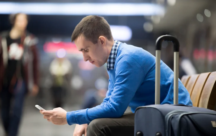 Россияне начали получать сообщения о блокировке сим-карт по возвращении из-за границы