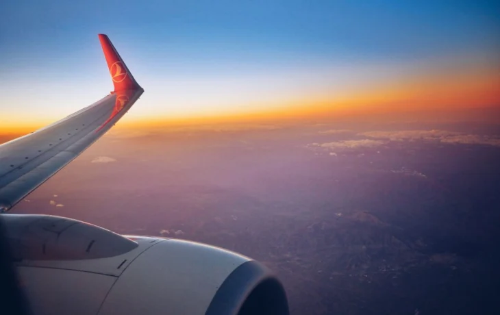 Turkish Airlines будут вносить в черные списки пассажиров, встающих до полной остановки самолета