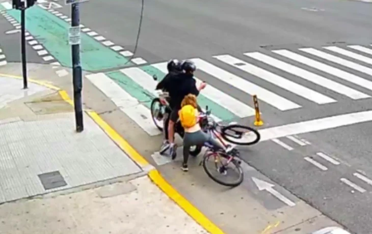 Российская туристка стала героем Буэнос-Айреса, задержав грабителя Российская туристка стала героем Буэнос-Айреса, задержав грабителя