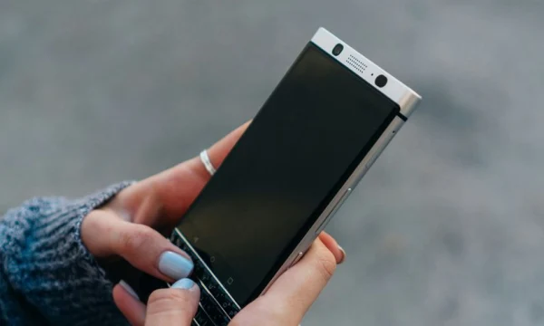 Ограничения мобильного интернета: смартфоны стали ненадежными помощниками в поездках по России Ограничения мобильного интернета: смартфоны стали ненадежными помощниками в поездках по России