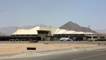 Туристов оставили загорать в Египте, так как им не хватило мест на самолет в Тюмень