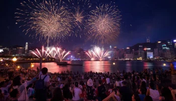 Карнавал в Рио, танцы дронов над Сиднеем: как встретили Новый год в городах и странах